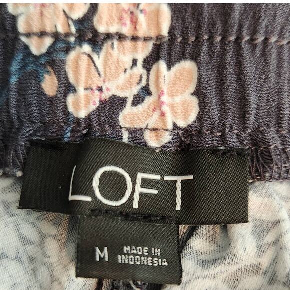 SALE Loft Navy Blue Pink Floral Print Shorts - Picture 3 of 4